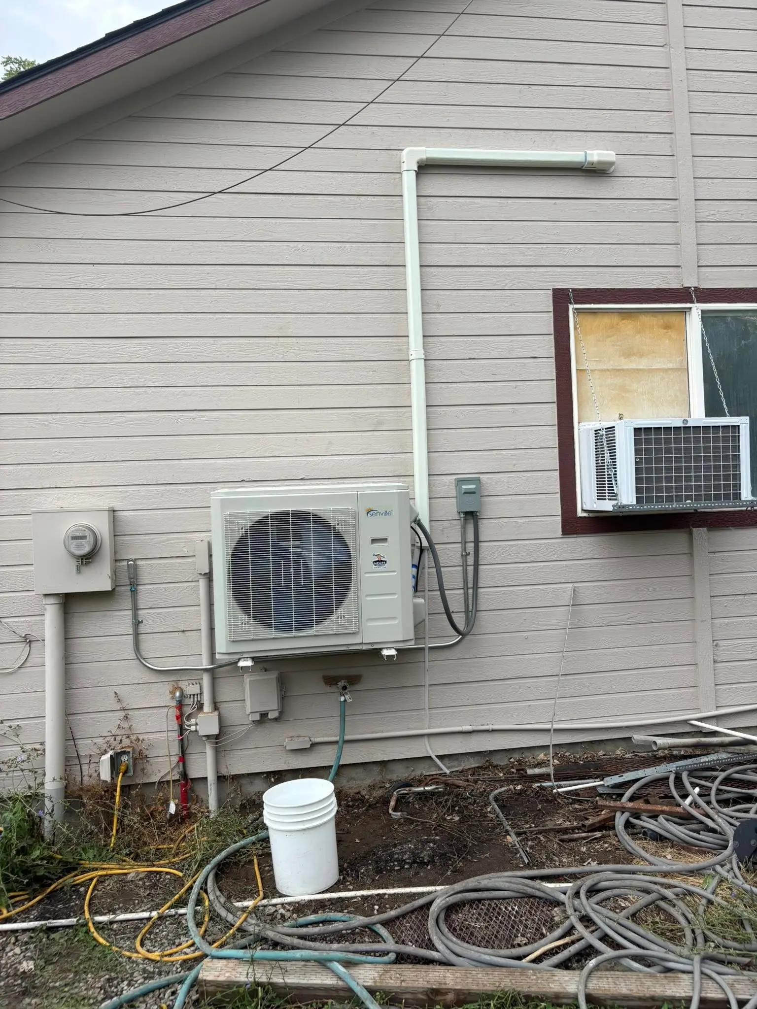 Condenser unit placement on concrete pad with clean line set routing